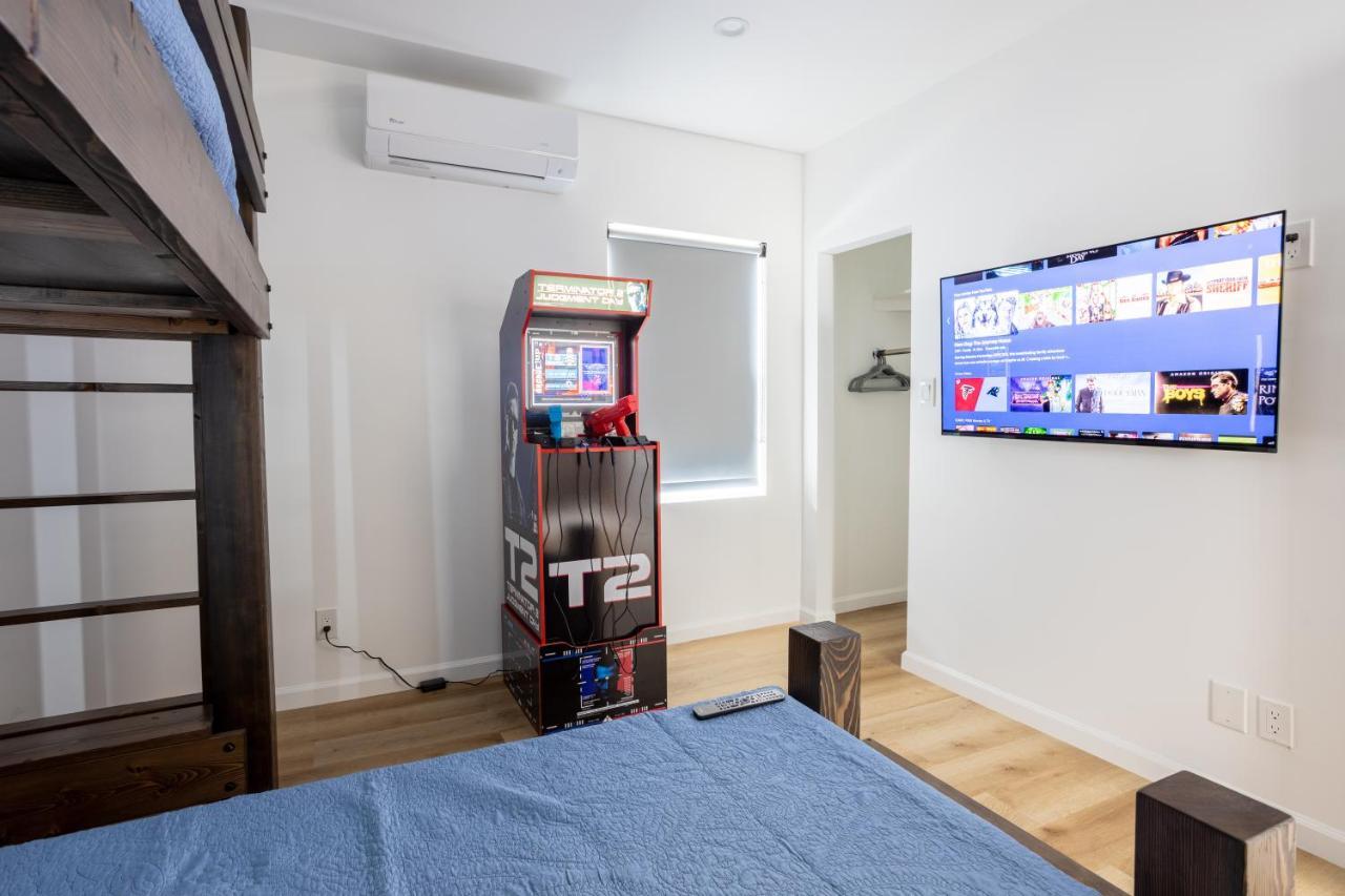Monopoly House - Spacious 2bd 8 Min From Airport Pousada
