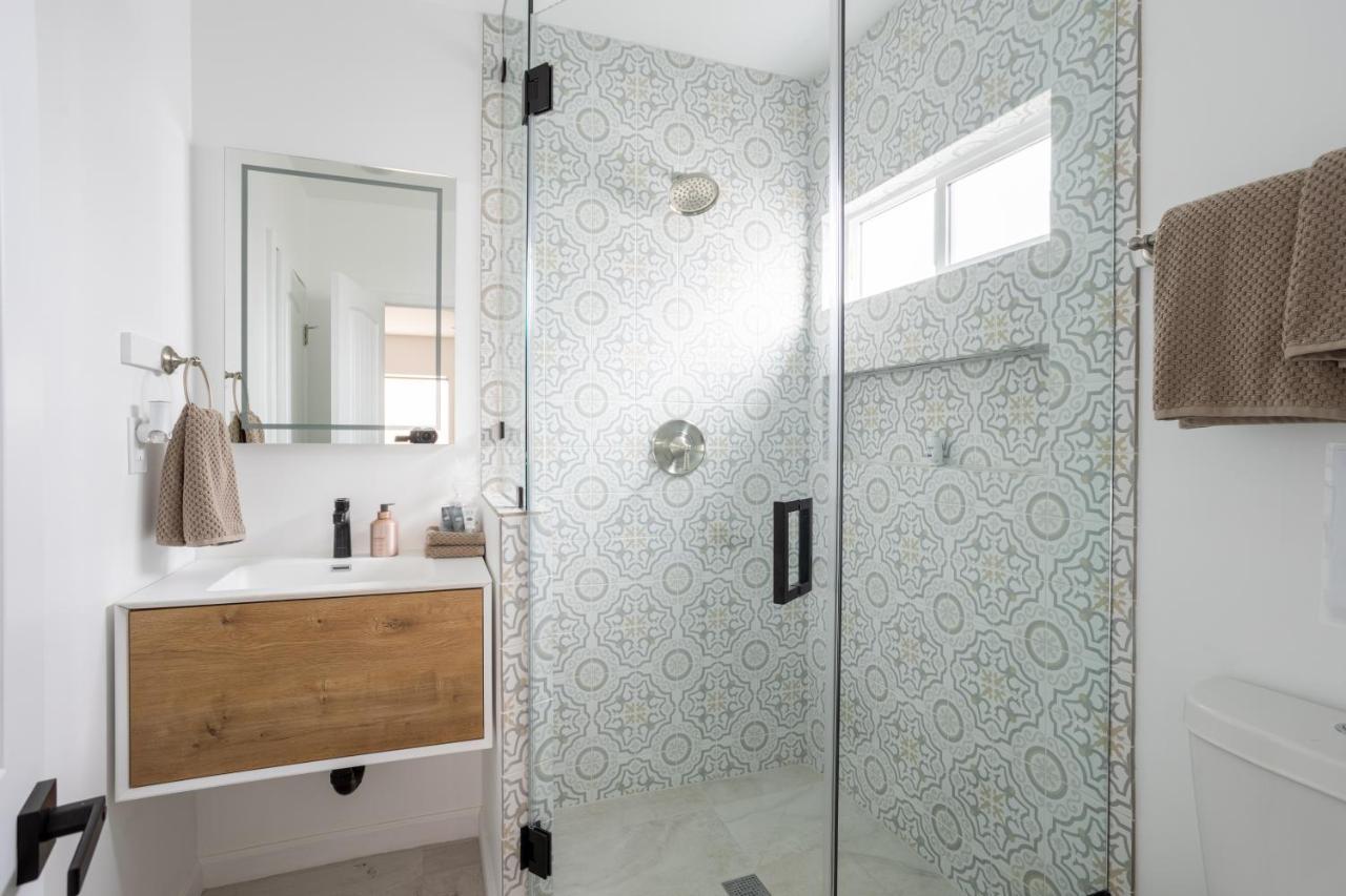 Monopoly House - Spacious 2bd 8 Min From Airport Pousada
